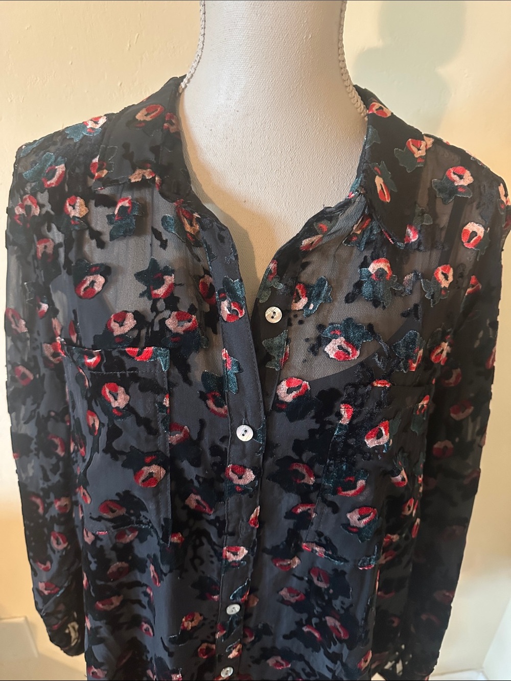 Intro woman 2x  2 piece Black Sheer Floral Button-Up Tunic - Picture 3 of 13